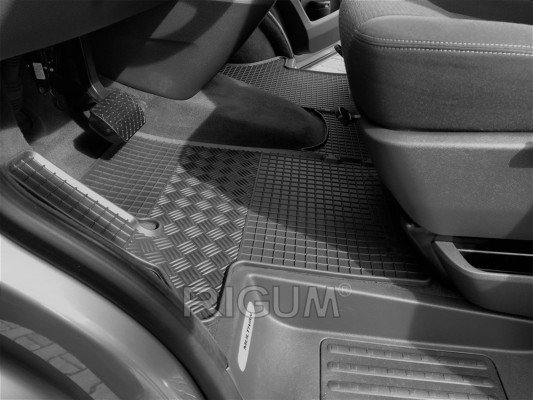 Πατάκια δαπέδου λαστιχένια για VW Transporter/ Multivan/ Caravelle T5/ T6 2θέσεων (με τούνελ) 4τμχ